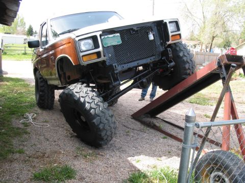 1981 Ford Bronco - Keep in mind that's a 42" tire falling out of that fender.