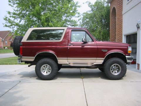 1996 Ford Bronco - Side view with 2" Superlift blocks installed