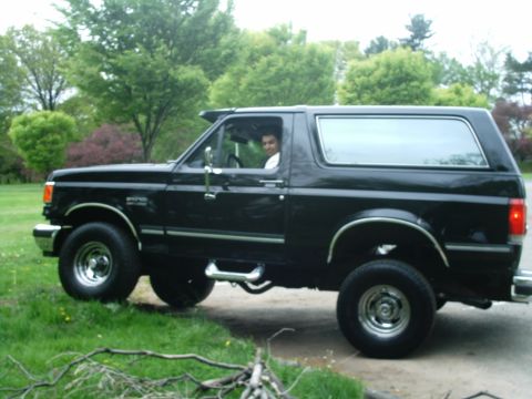 1989 Ford Bronco - taking a stroll in the park