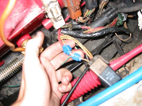 1989 Ford Bronco - Ignition ON tie in for the compressor. The other connector is for my electric radiator fan.