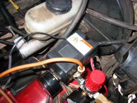 1989 Ford Bronco - You can see the red wire from the IGN on source, and the black wire which goes to the compressor. The pressure switch connects these 2 when…