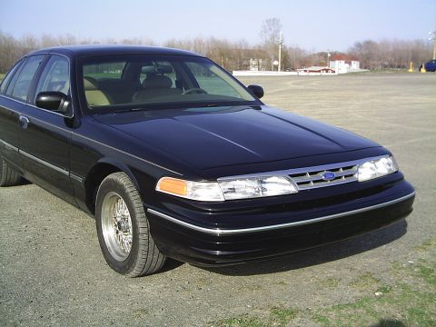 1997 Ford Crown Victoria photo