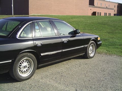 1997 Ford Crown Victoria photo