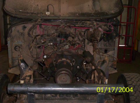 1995 Jeep Wrangler - front view of motor, notice how low it sits