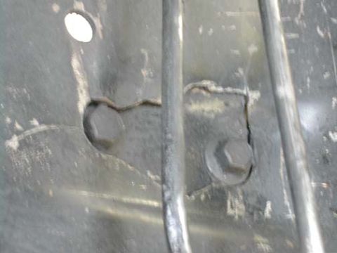 1981 Ford Bronco - Close up of the crack