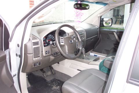 2004 Nissan Titan photo