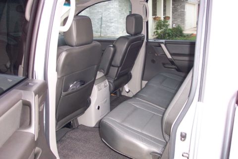 2004 Nissan Titan photo