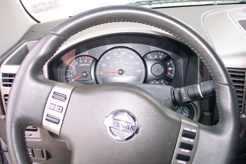 2004 Nissan Titan photo