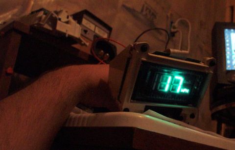 1985 Ford Crown Victoria LTD - A digital speedometer display shows a speed of 107 mph, held in a person's hand.