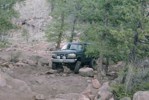 1996 Ford Bronco - Tried a slightly different angle to work my way between the rocks.