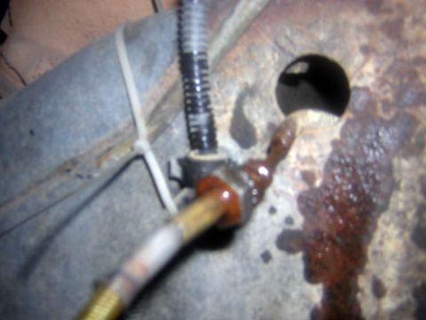 1995 Ford Bronco - the brakelines that were on the built D60 when i got it, seem to hookup to the TTB hardlines just fine luckily