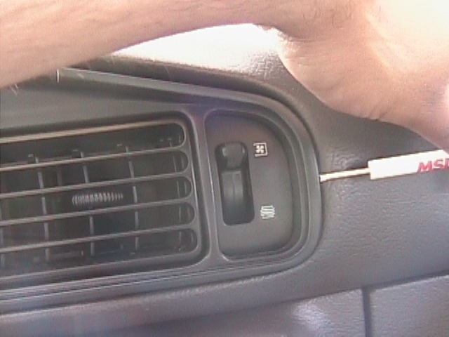 Interior air vent and climate control knob with MSI tool