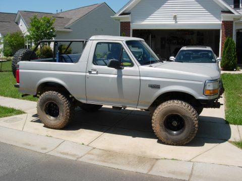 1995 Ford Bronco - painted...