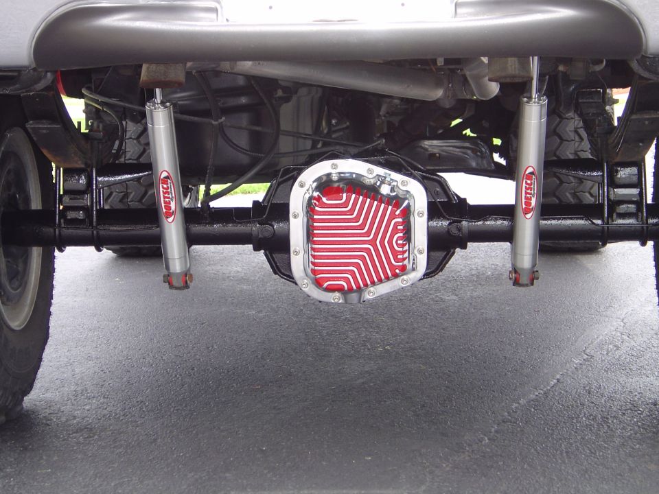 Rear differential with red finned cover and dual shocks