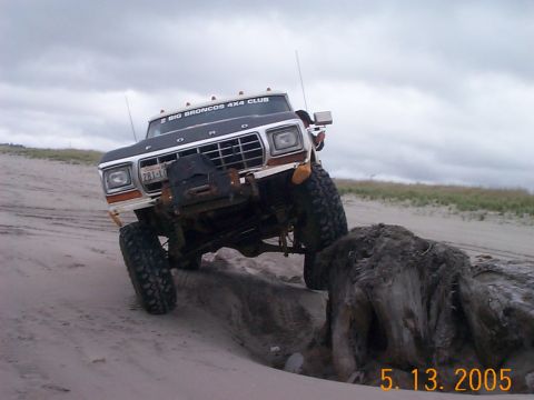 1983 Ford Bronco - This lifted 1983 Ford Bronco navigates a sandy dune obstacle.