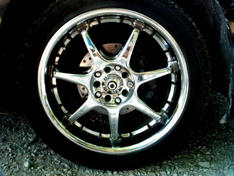 Chrome wheel with tire and brake rotor