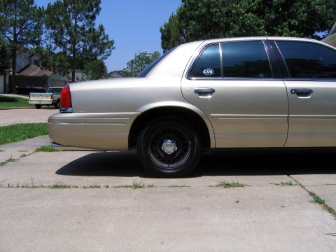 2000 Ford Crown Victoria - The trunk is loaded with stuff, so the ride height is really a little higher.