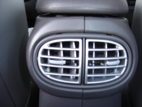 Painted rear passenger vents