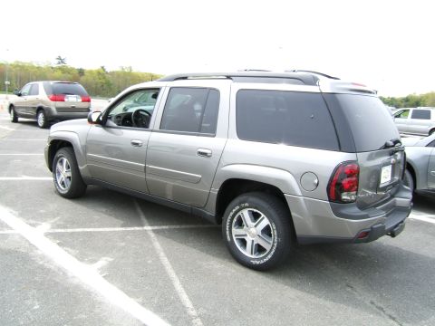 1998 Ford Taurus - A silver SUV is parked in a lot, with other vehicles visible in the background.