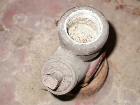 1990 Ford Bronco - Remains of dirt dobber nest in acetylene tank valve
