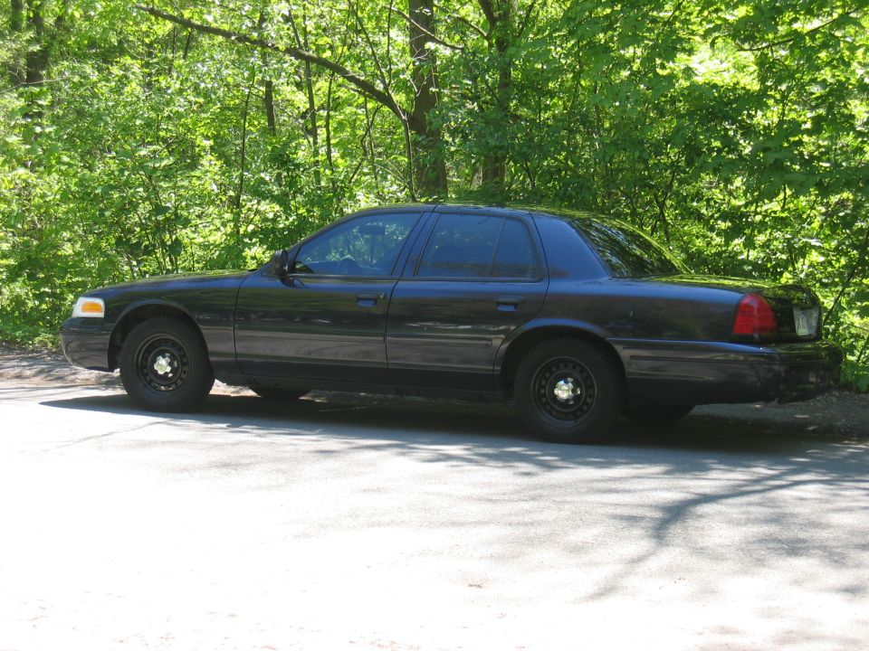 2000 Ford Crown Victoria “Cruzah”