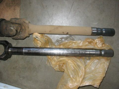 1995 Ford Bronco - Drivers inner D44 TTB top and the 3.25" longer '78 bottom. This is evidence the diff sits this more inward, which makes clearancing the xme…