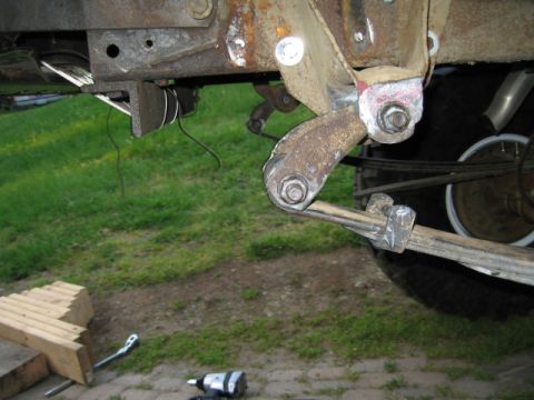 1976 Ford F-150 - Here is where it sits with NO weight, the slighetest push sends it DOWN, hmmm.....