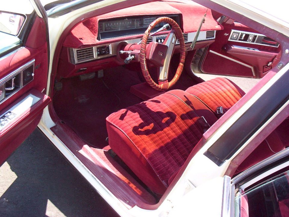 Clean front interior.