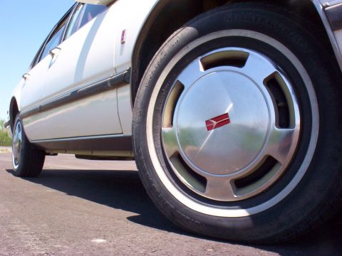 1995 Mercury Sable - Spiffy hubcap.