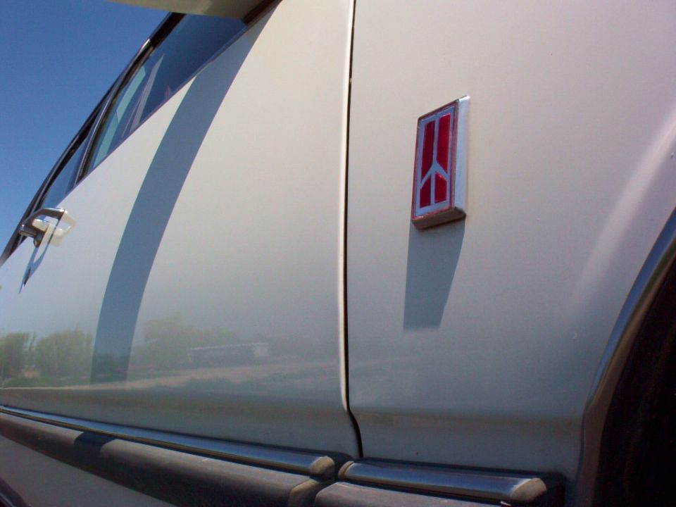 Oldsmobile "Rocket" emblem.