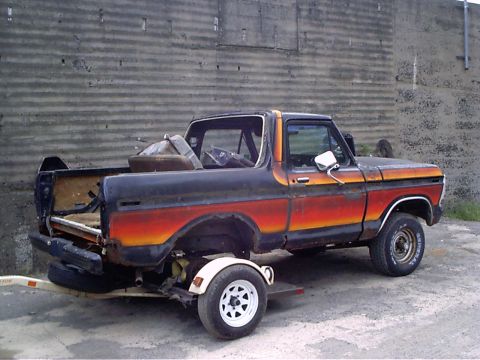 1979 Ford Bronco - This 1978 Ford Bronco is in poor condition and is being transported on a trailer.