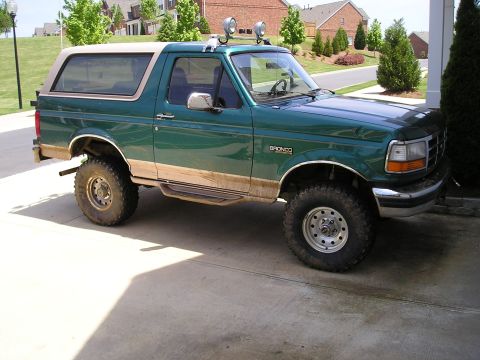 1996 Ford Bronco - This lifted 1996 Ford Bronco features a two-tone paint scheme and auxiliary lighting on the roof.
