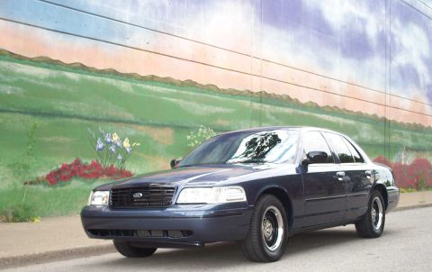 1998 Ford Crown Victoria - To compliment the shine, I installed the 99 P71 gloss black grille for the following pics.