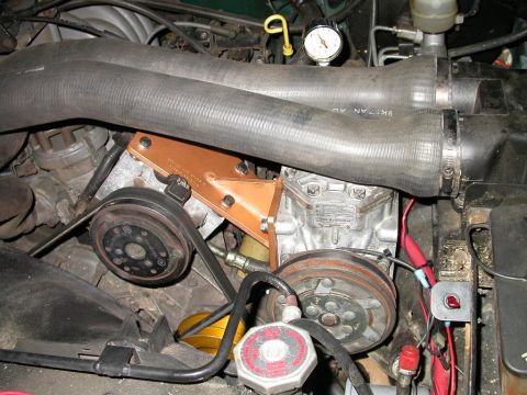 1990 Ford Bronco - Another pic of the finished product, notice the power switch mounted to the reservoir bracket.