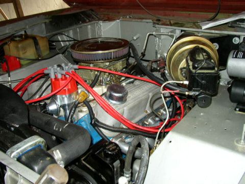 1995 Ford Bronco - Engine bay details including distributor, carburetor, and brake booster.