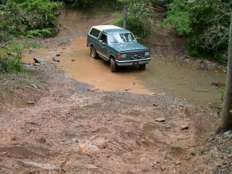 1990 Ford Bronco - Creek crossing on Dicky Bell going straight into a thirty degree hill climb on muddy shale. Nice.