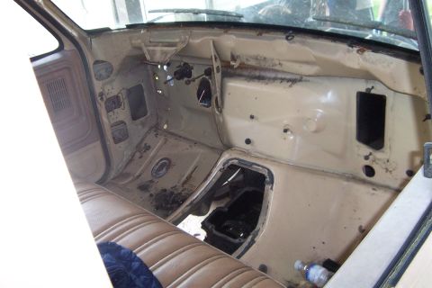 1985 Ford F-150 - Interior... Gutted...