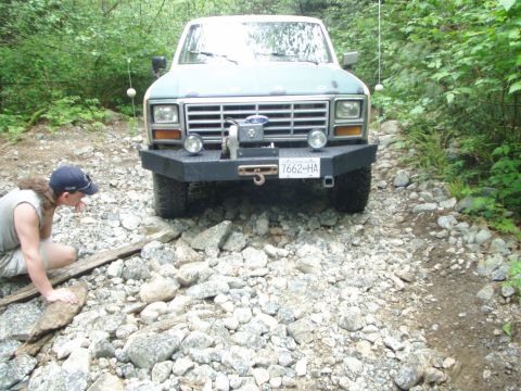 1985 Ford F-150 - well straight enough for now... got up anyways...