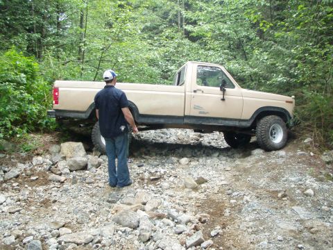 1985 Ford F-150 - gotta turn around... actually steeper than it looks...