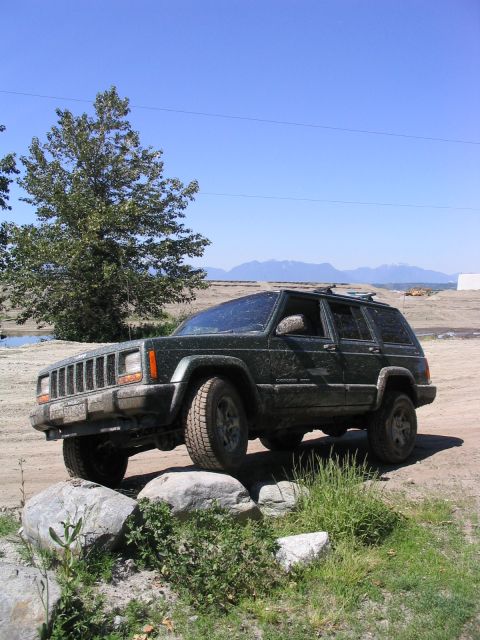 2000 Jeep Cherokee - Jeep Cherokee navigating rocky terrain under a clear blue sky.