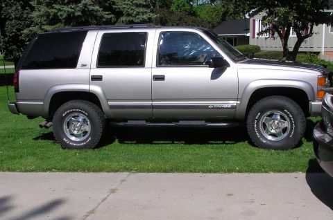 2000 Chevrolet Tahoe - Side view of a silver 2000 Chevrolet Tahoe SUV parked on a lawn.