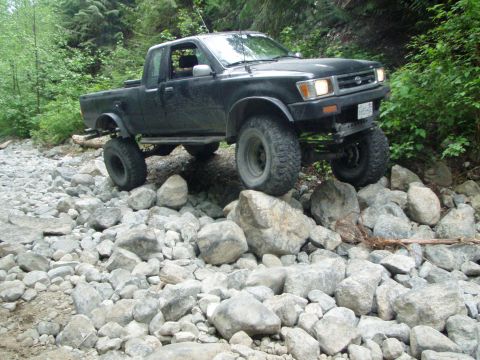 1985 Ford F-150 - and up a little farther... I tried to get him through the hardest line possible here...