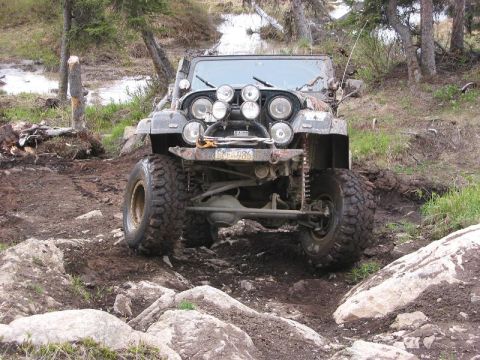 1985 Ford Bronco - Greg, giving it a shot picked the wrong line this time but after a couple trys he gets it right.