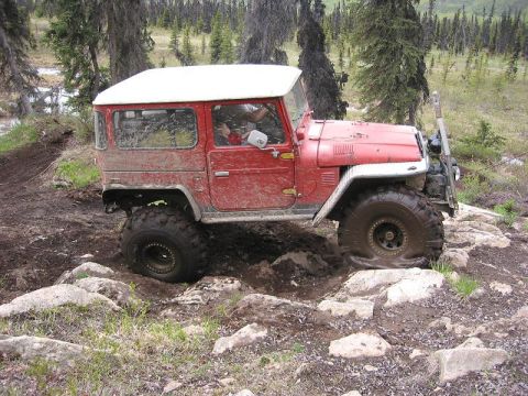 1985 Ford Bronco - Gabe's turn. He walks right over it with his 42's at 3.5 PSI. Check out that tire flex!