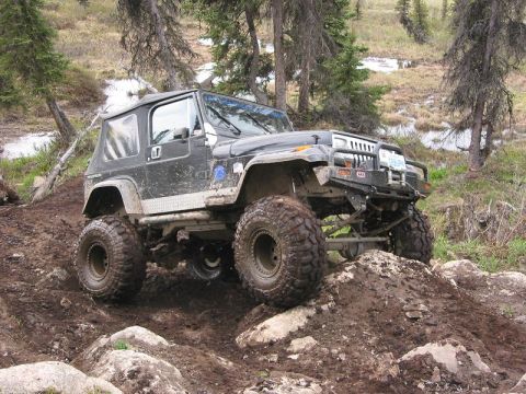1985 Ford Bronco - Ricks attempt. He found the big rock on the hill, and smashed right into it!!