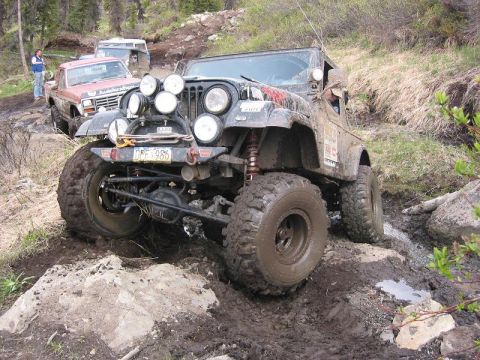 1985 Ford Bronco - Greg attempting one of several lines heading back up the part of the rock section.