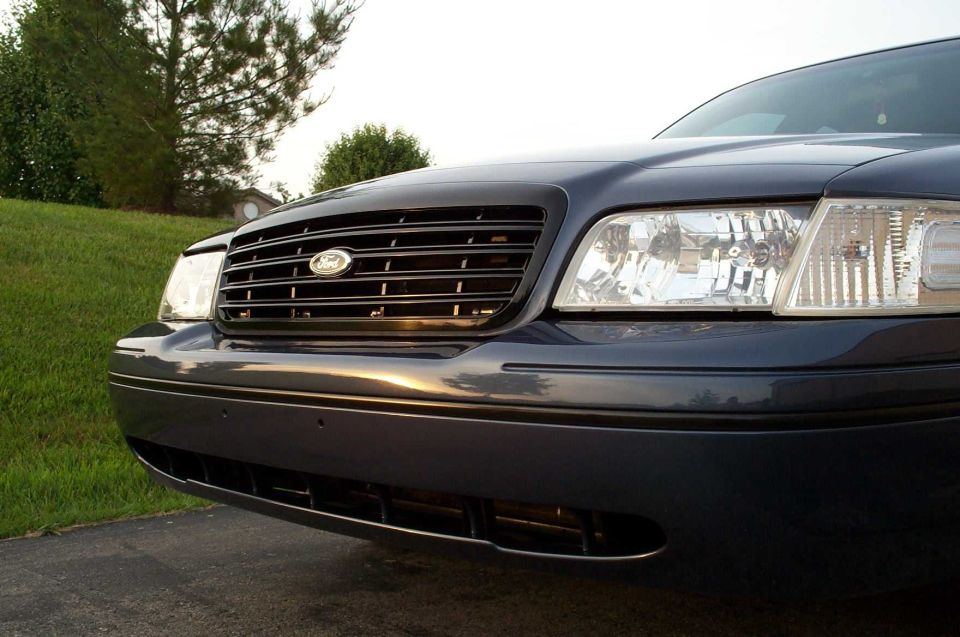 Note the silver-coated amber turn signal and corner lamp bulbs.