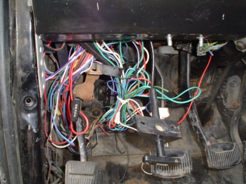 1981 Ford Bronco - no E brake... 2 hand job to get the hood open