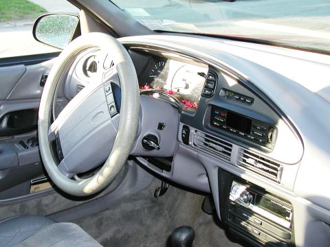 1992 Ford Taurus - Interior view of a 1992 Ford Taurus, the dashboard and driver's controls.