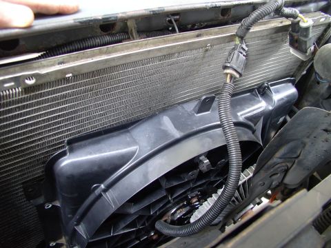 1986 Ford Bronco - After yanking the stock fan shroud I was able to drop the Taurus unit in there for a trial fit without even removing the stock fan. This wa…